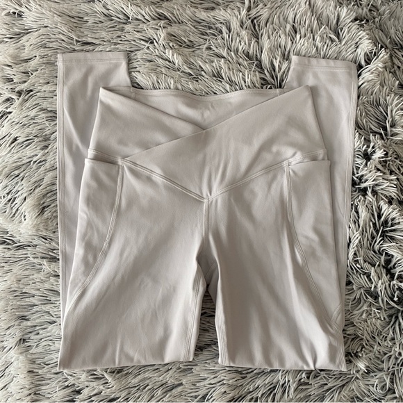 Fabletics High-Waisted Oasis Crossover 7/8 Legging, size XS - Picture 4 of 6